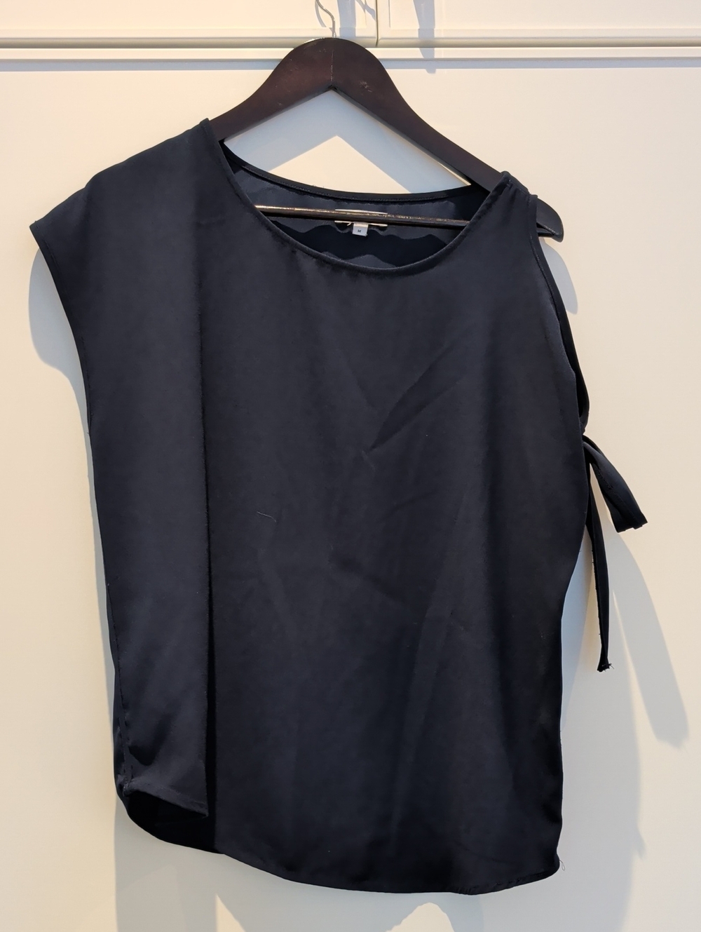 Women’s Sleeveless Tie-Shoulder Top in Navy